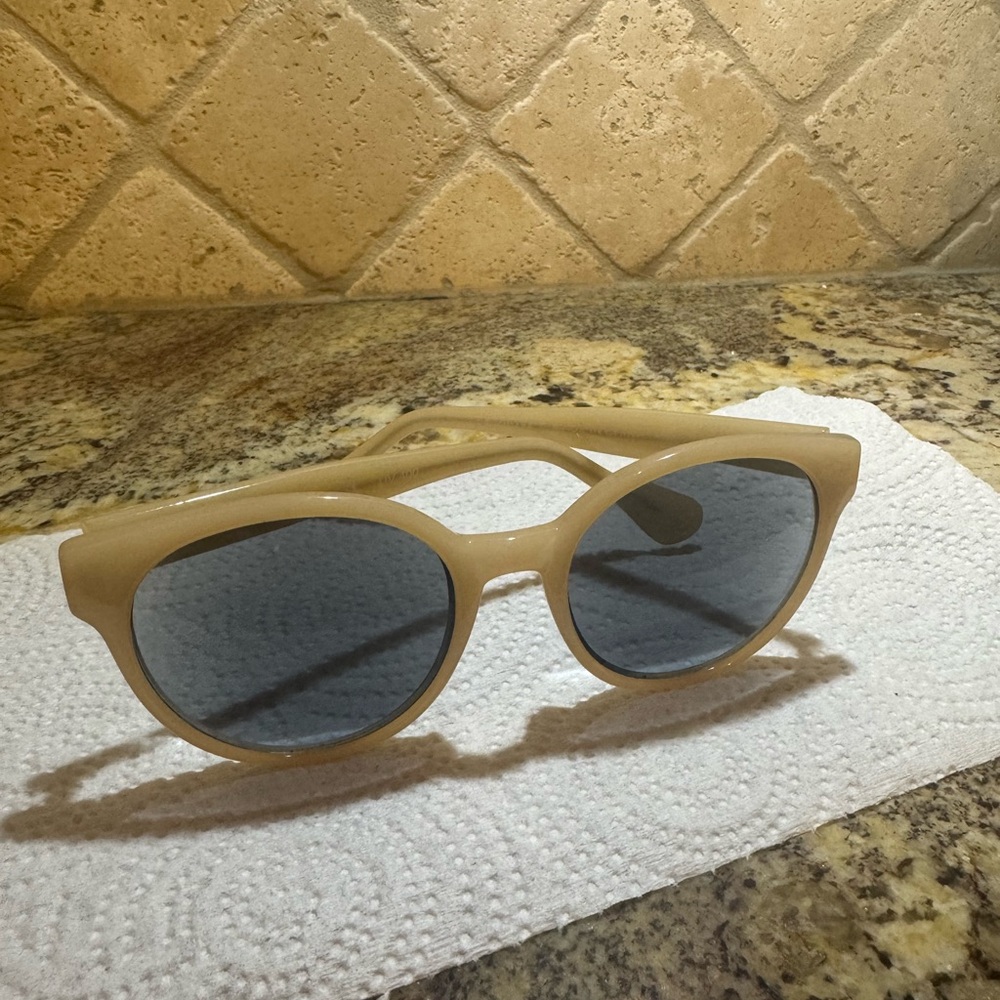 A.J. Morgan Beige Sunglasses with UV Protection 😎